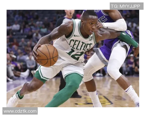 特里罗齐尔带领球队奋勇争先展现领袖风范与比赛激情